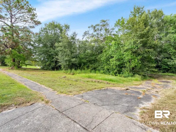 7001 Charleston Oaks Dr S, Mobile, AL 36695