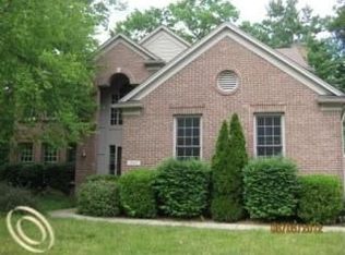 2612 Aubrey Dr, Lake Orion, MI 48360