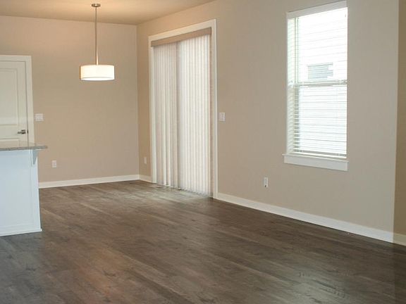 4th image of 20851 Gateway Dr