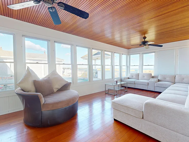 750 Dune Rd — Photo 44