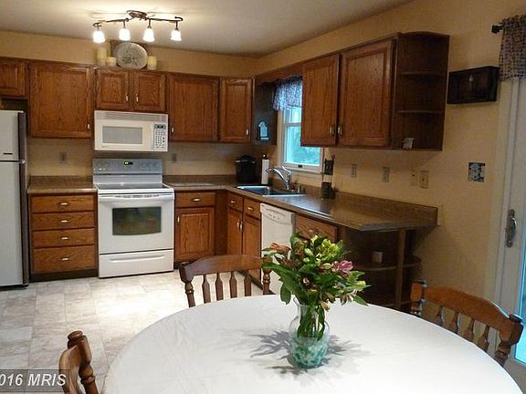 3rd image of 4905 General Gordon Cir