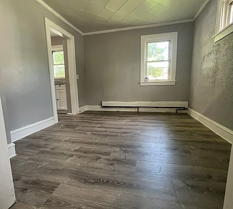 3rd image of 183 Glide St