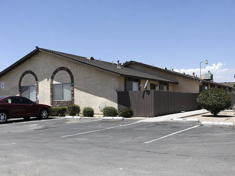 Mesa Gardens Apartment — Photo 5