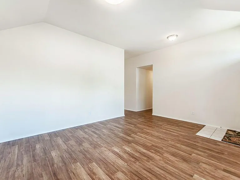 2424 Brycewood Ln — Photo 2