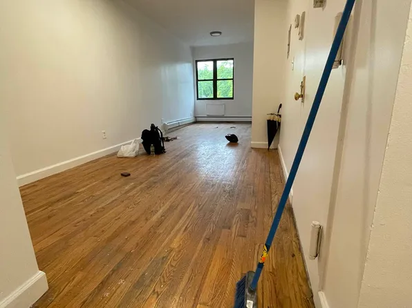 818 Myrtle Avenue image 1 of 2