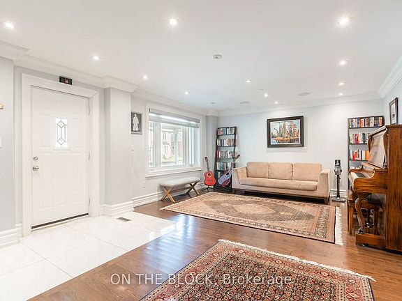 2nd image of 21 Craigmore Cres