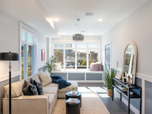 270 Saint Pauls Avenue image 1 of 16