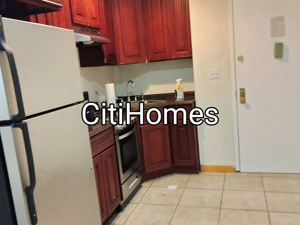 2nd image of 519 W 48th St #6B