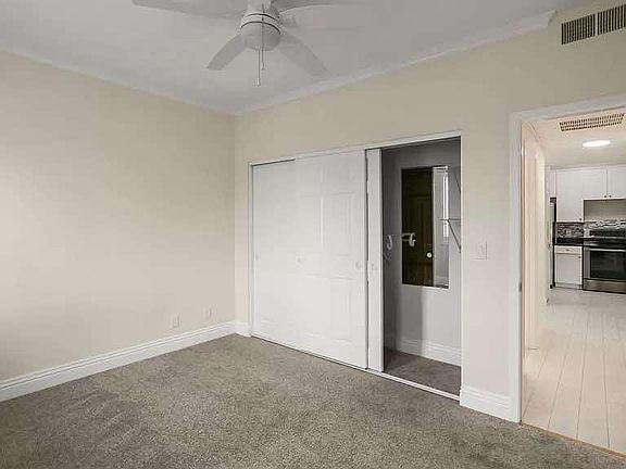 5th image of 22681 Oakgrove Unit 423