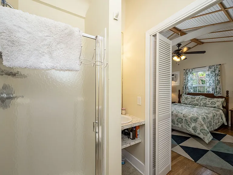 415 Julia St — Photo 20