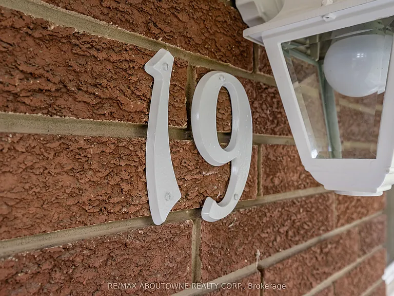 19 Friars Ct — Photo 3