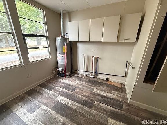 3rd image of 823 Morris Ave