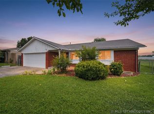616 E Main St, Collinsville, OK 74021