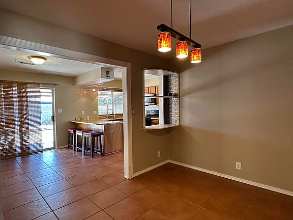 5th image of 6900 Hildegarde Dr NE
