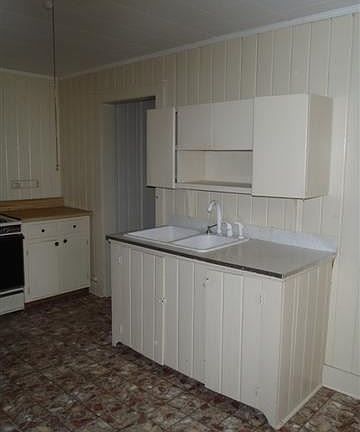 4th image of 423 Fuller Ave