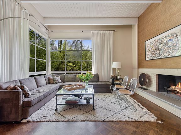 3rd image of 754 Strawberry Hill Dr