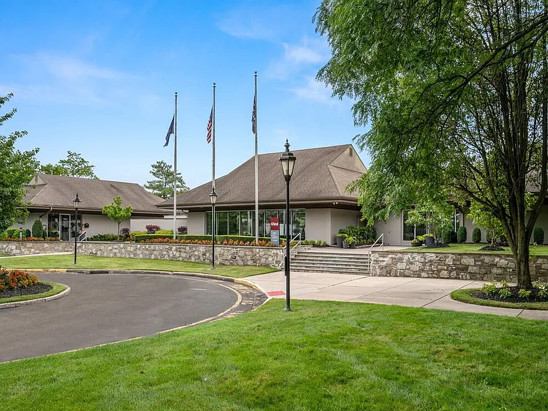 11-web-or-mls-amenities-10