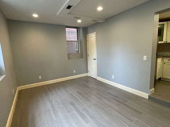 2nd image of 580 E 17th St APT L5
