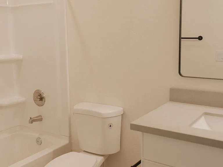 46 E 9th St S #1 — Photo 14