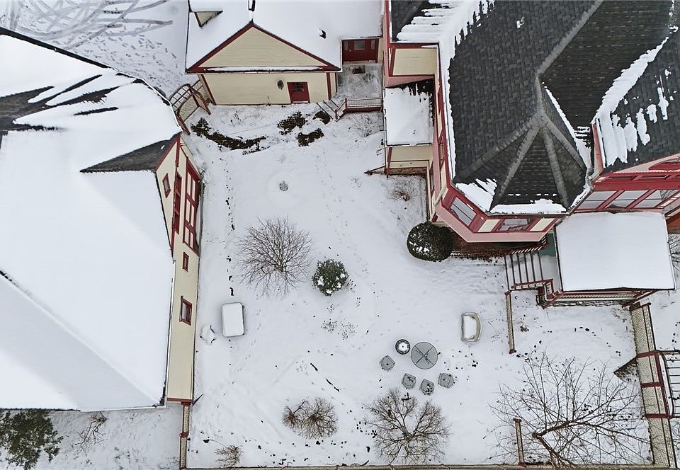 43rd image of 160 Cuyler St