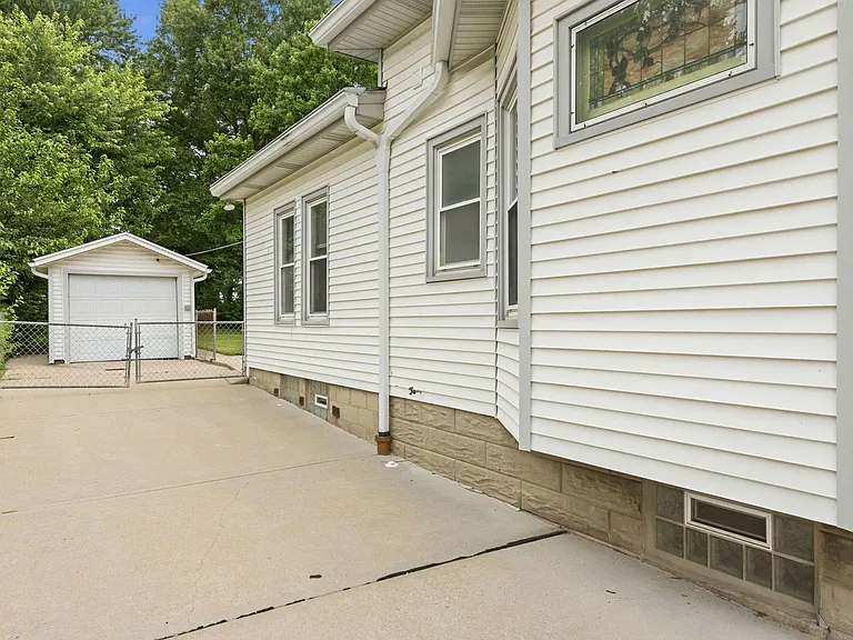 3713 Frances Ave — Photo 54