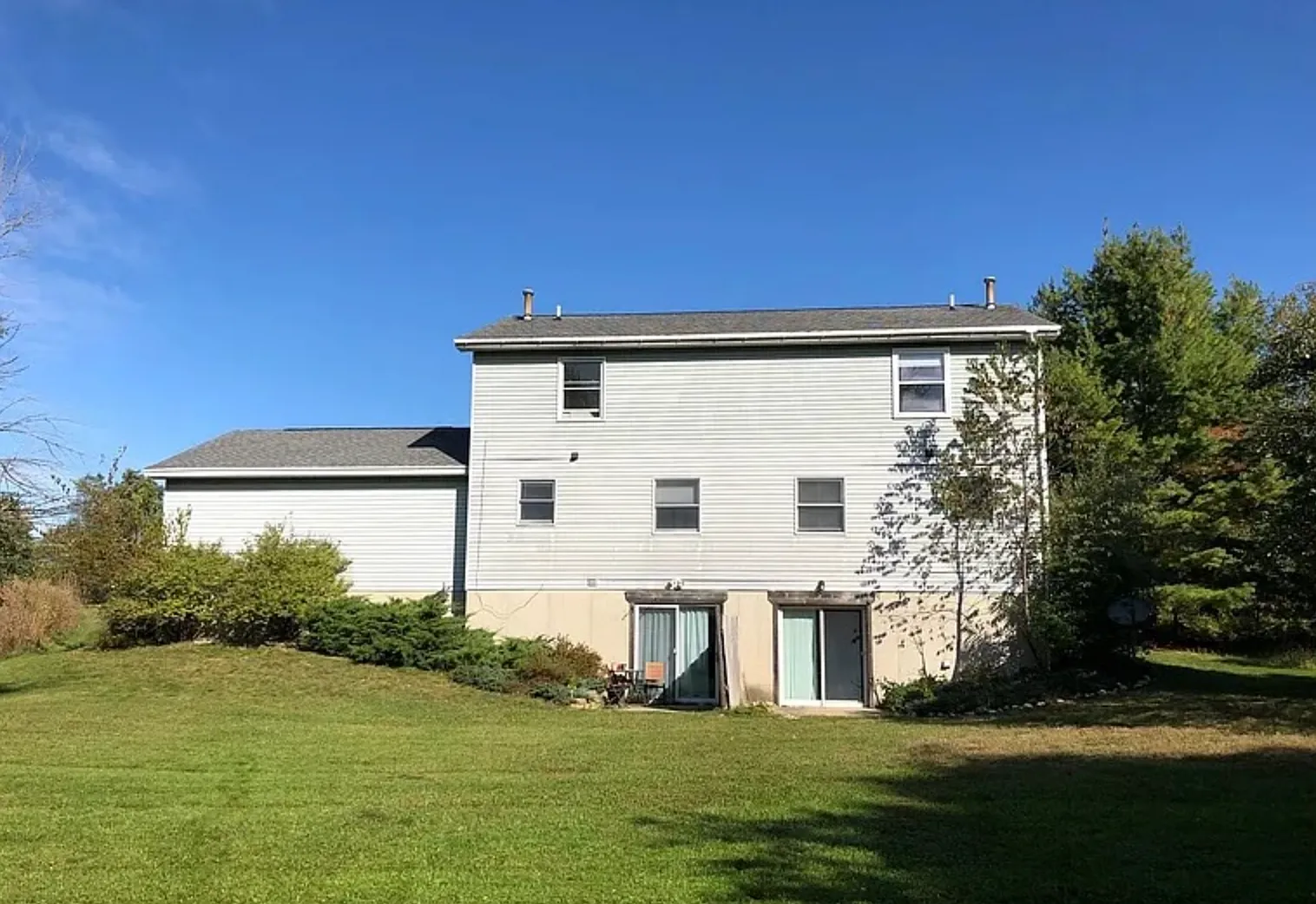 3 bed, 1.5 bath, 1500 sqft, $1,900 — Photo 2