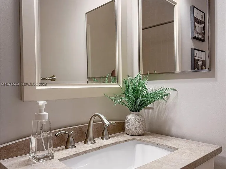 400 Alexandra Cir — Photo 59