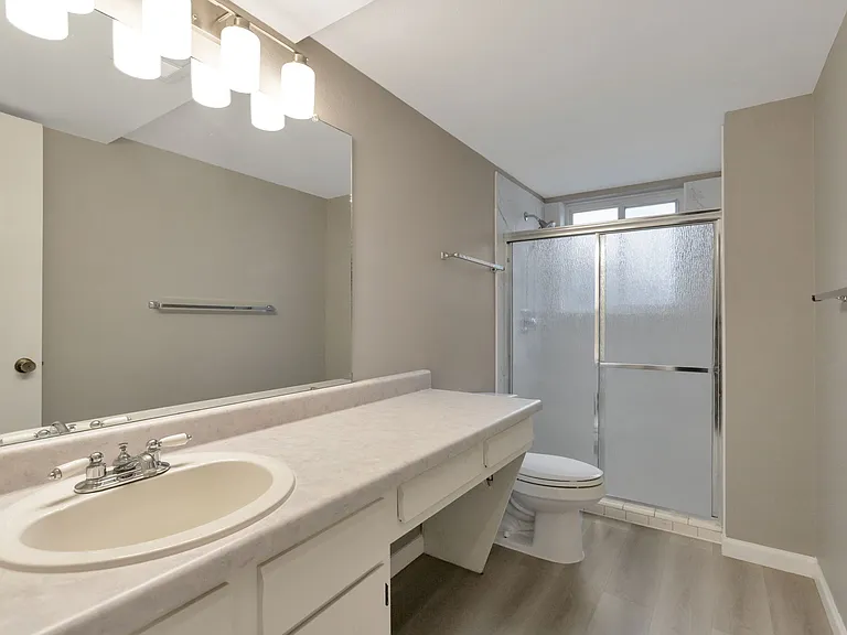 1202 S Moline St — Photo 13