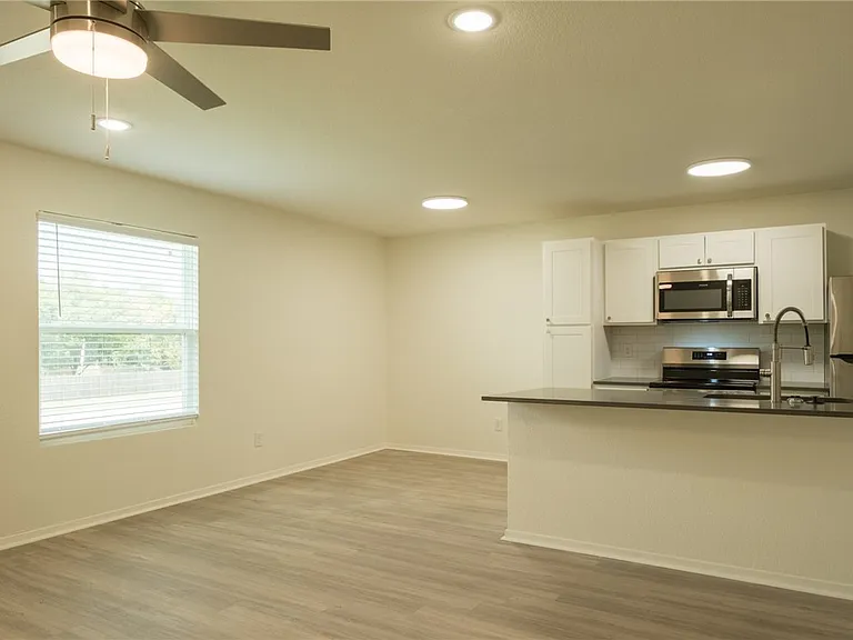 1501 Oakdale Cir #D — Photo 8
