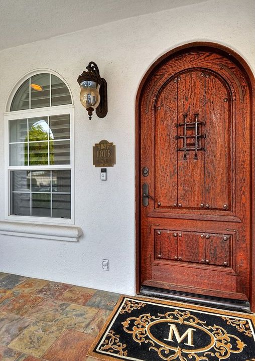 1st image of 4 Groveside Dr