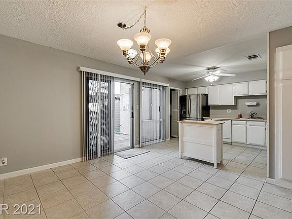 5th image of 586 Willow Green Dr