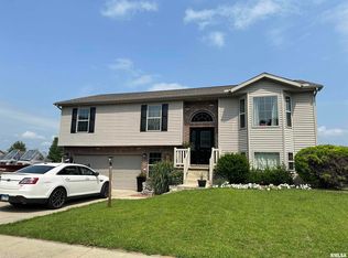 1107 Saddle Brook Ln, Metamora, IL 61548