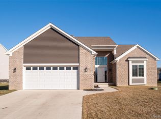 1200 Drakeshire Dr, Walled Lake, MI 48390