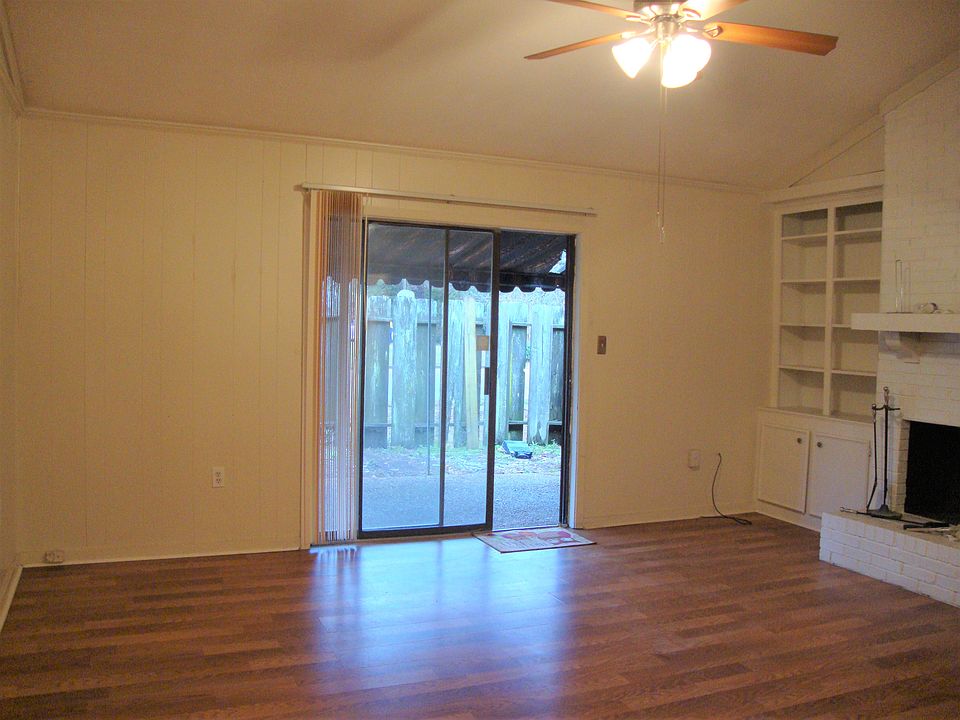 1st image of 300 Lindale St #A