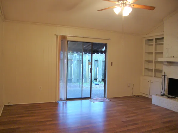 300 Lindale St #A, Clinton, MS 39056