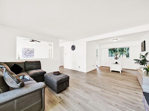 4th image of 32410 Diamond Ave