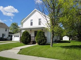 107 E 9th St, Crookston, MN 56716