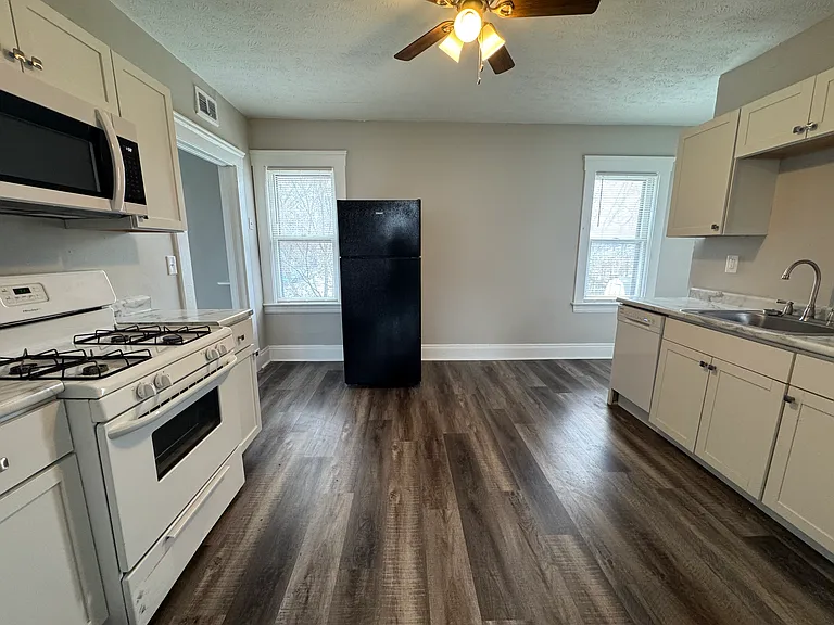 Plover- 2 bedroom rental in Lakewood! — Photo 13