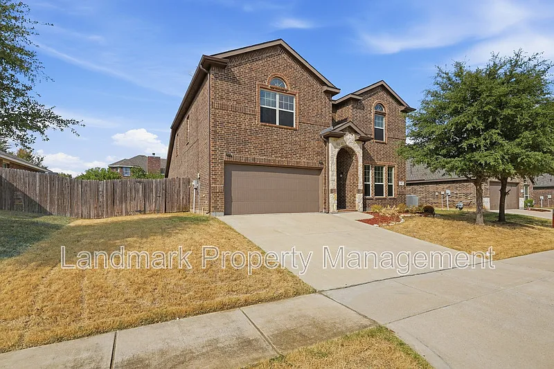 4 bed, 3.0 bath, 2905 sqft, $2,550 — Photo 1