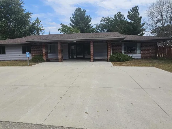 105 Kellys Ct, Forest City, IA 50436