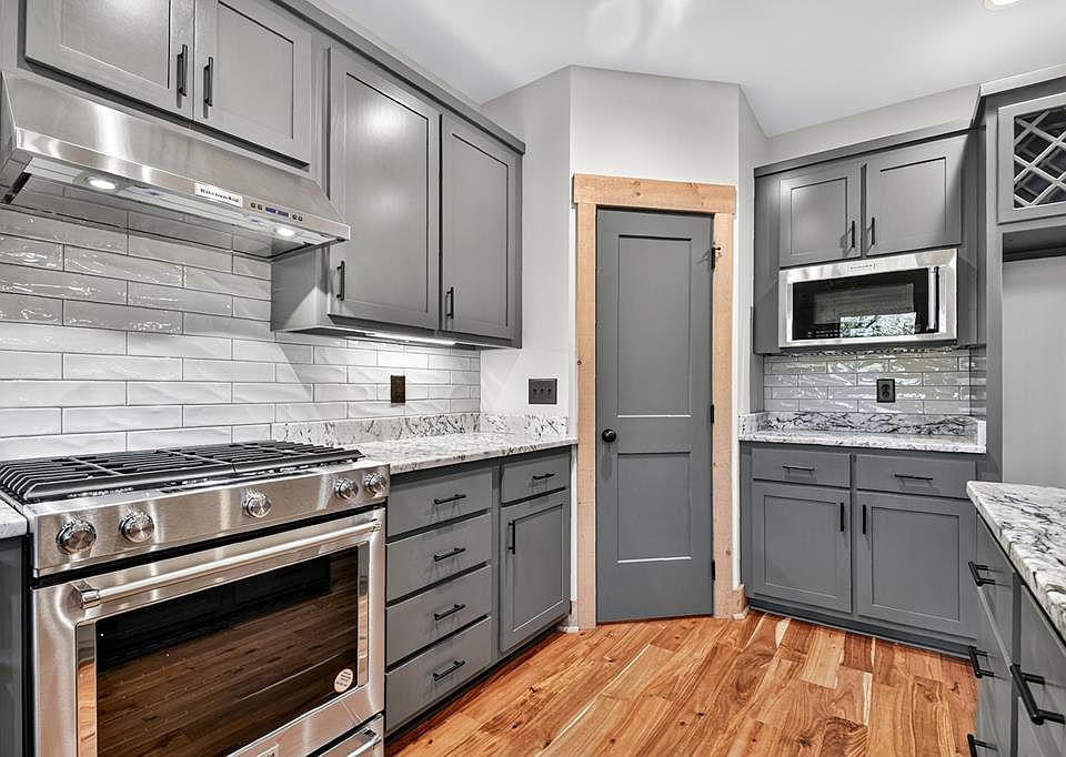 19th image of 382 Pocaset Dr