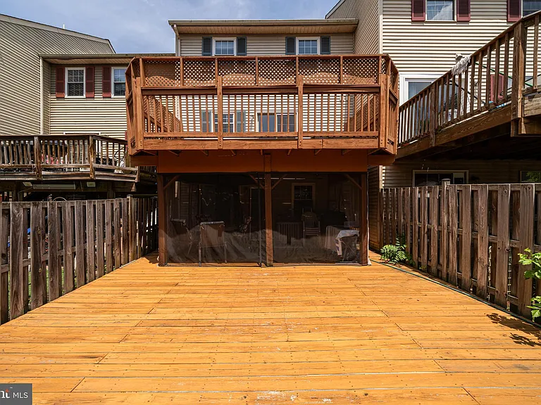 8593 Burlington Ct — Photo 31