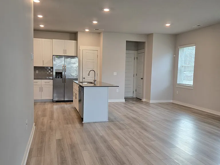 326 Lydia Dr — Photo 6