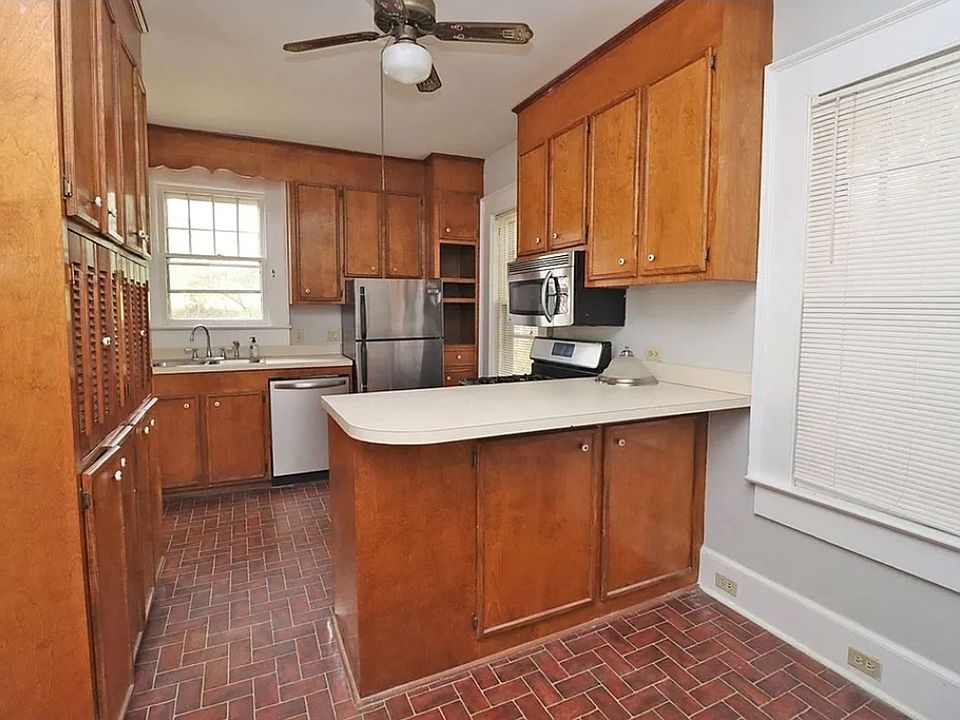 2nd image of 2209 Wallace St