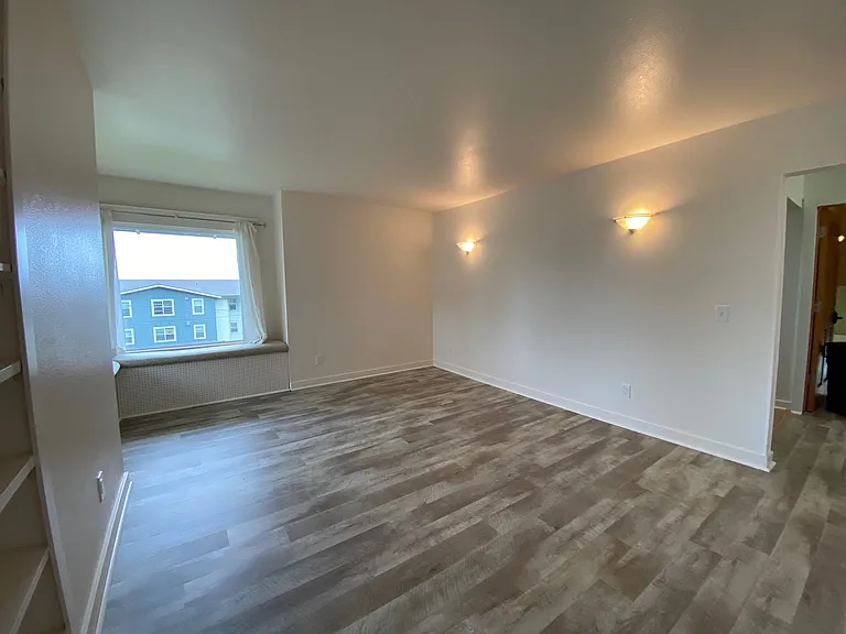 Living Room West Facing
