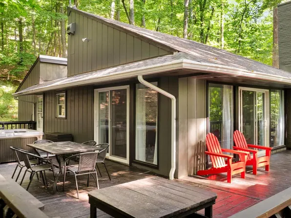 18 Bobcat Ct, Berkeley Springs, WV 25411