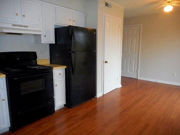 2nd image of 2428 Thoroughbred Dr