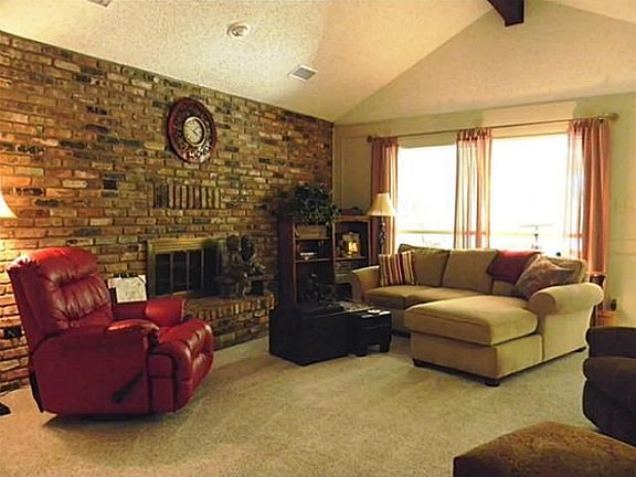 3rd image of 1812 Wimbleton Dr