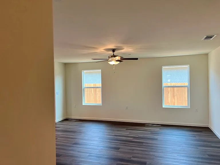 635 Skyler Ln — Photo 6