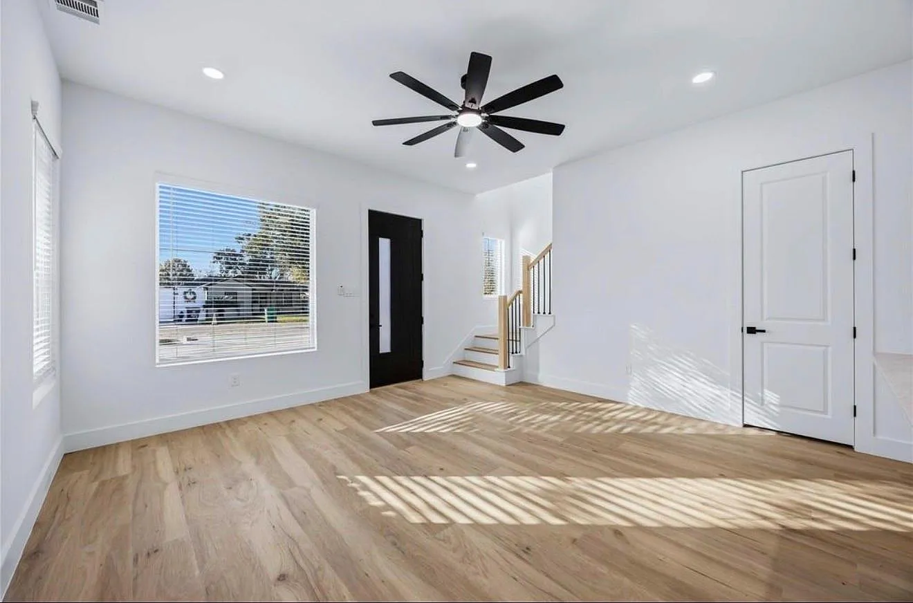3 bed, 2.5 bath, 1350 sqft, $1,975 — Photo 3